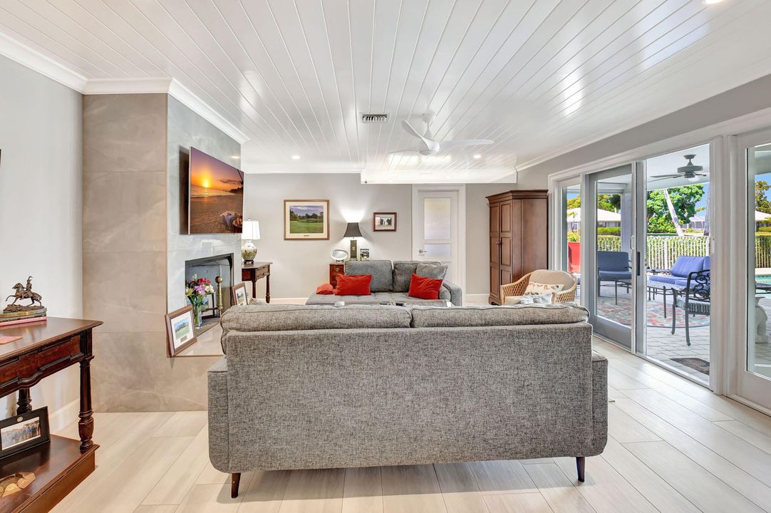 For Sale: $1,750,000 (4 beds, 3 baths, 2884 Square Feet)