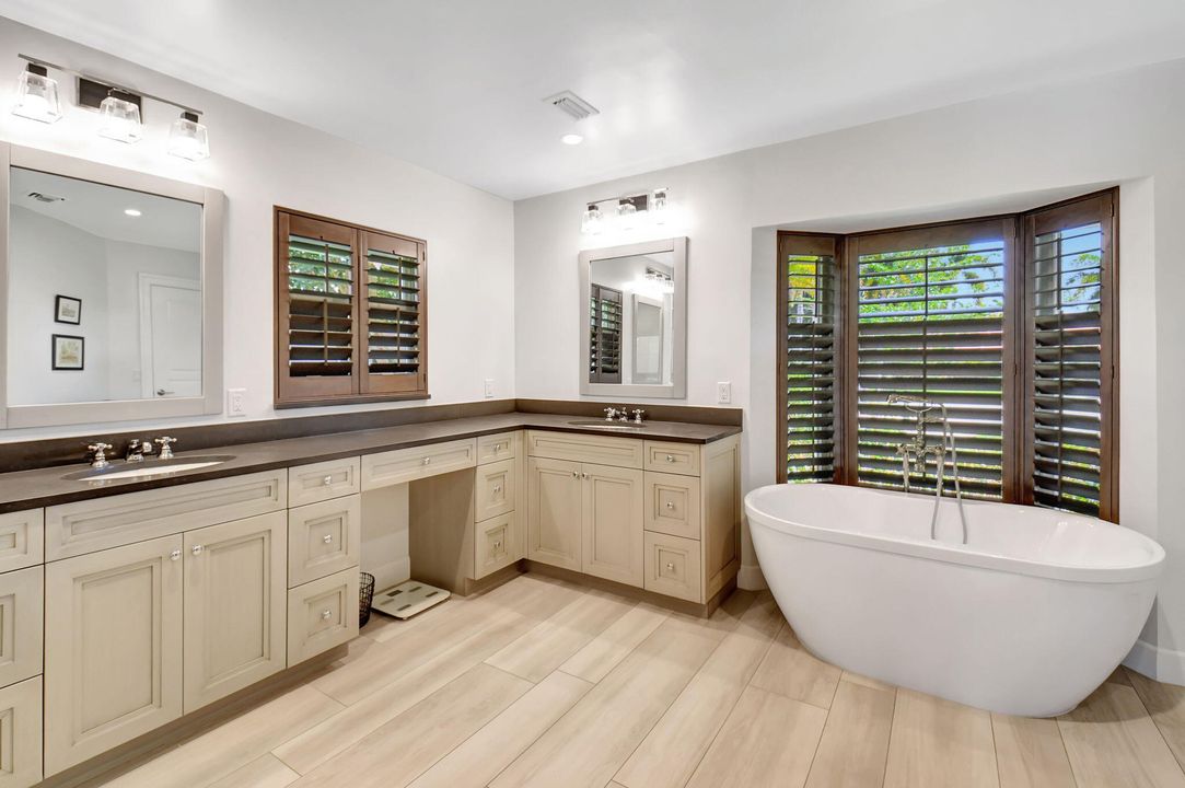 For Sale: $1,750,000 (4 beds, 3 baths, 2884 Square Feet)