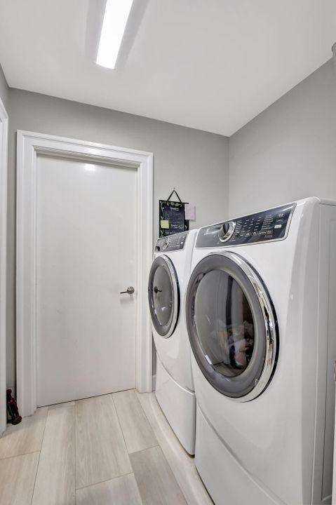 For Sale: $1,750,000 (4 beds, 3 baths, 2884 Square Feet)