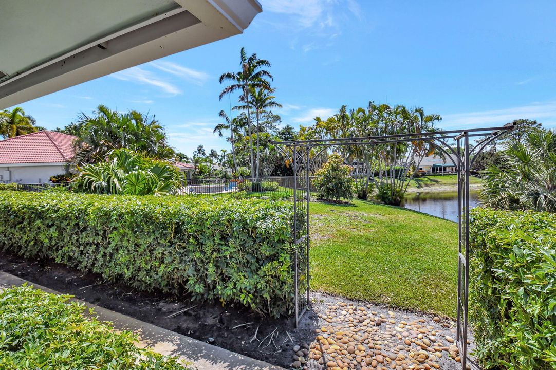 For Sale: $1,750,000 (4 beds, 3 baths, 2884 Square Feet)