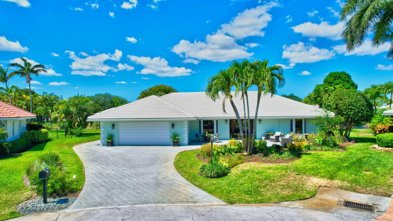 For Sale: $1,750,000 (4 beds, 3 baths, 2884 Square Feet)