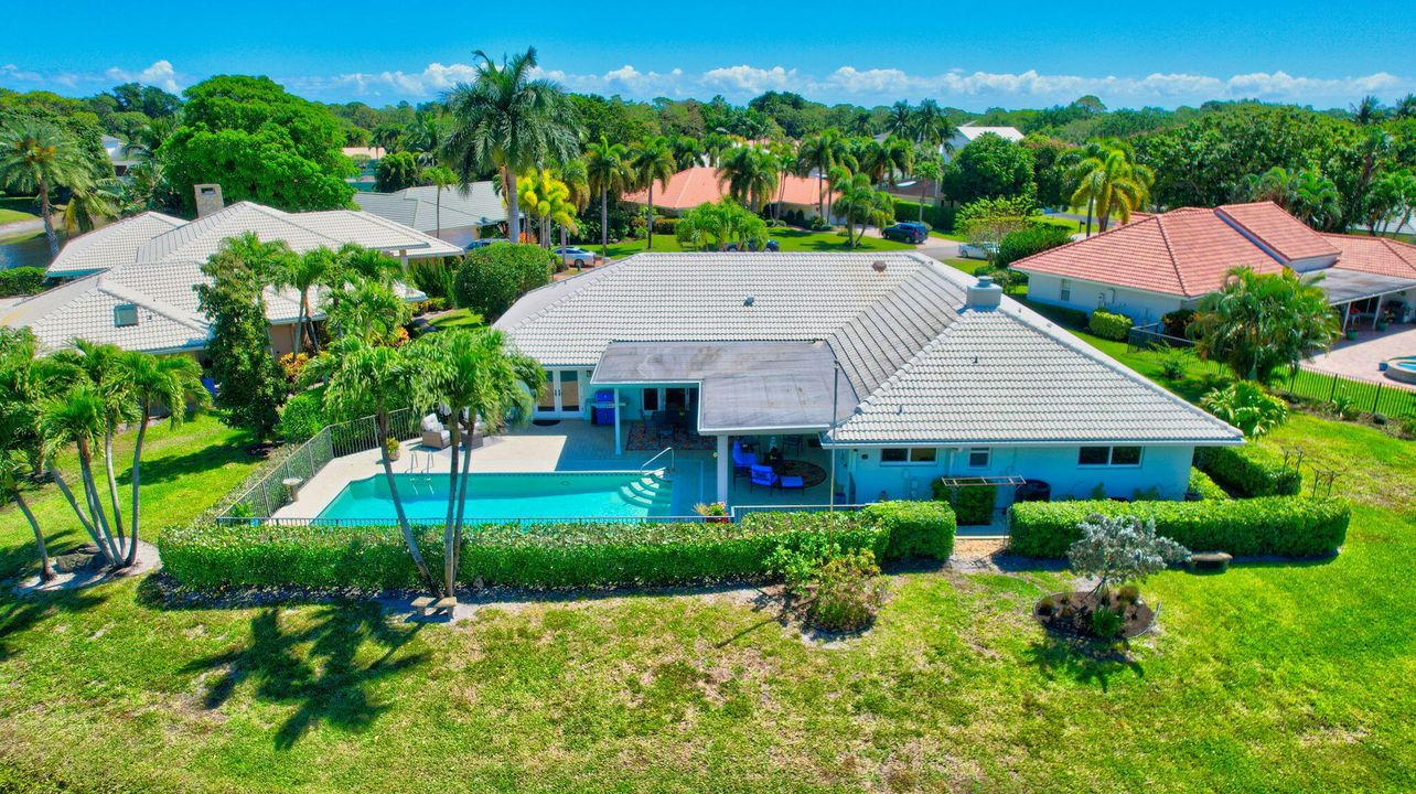 For Sale: $1,750,000 (4 beds, 3 baths, 2884 Square Feet)