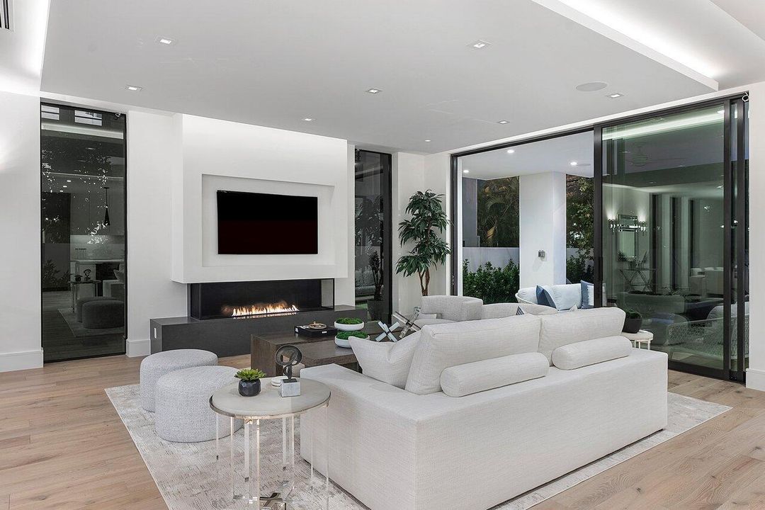 Active With Contract: $4,550,000 (4 beds, 4 baths, 4586 Square Feet)