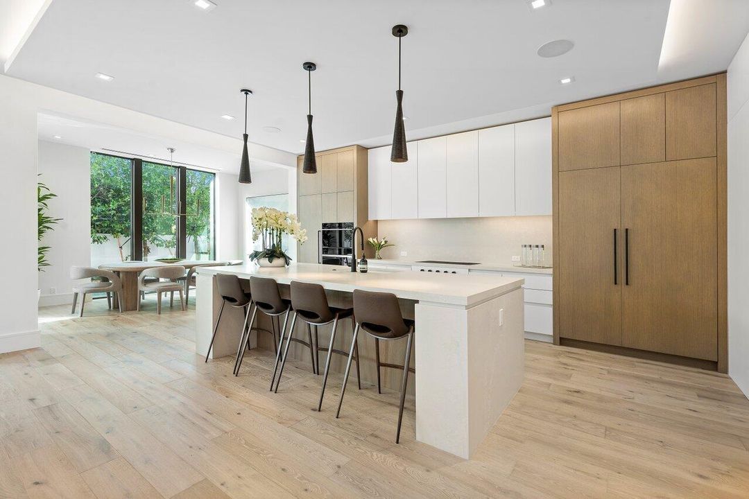 Active With Contract: $4,550,000 (4 beds, 4 baths, 4586 Square Feet)