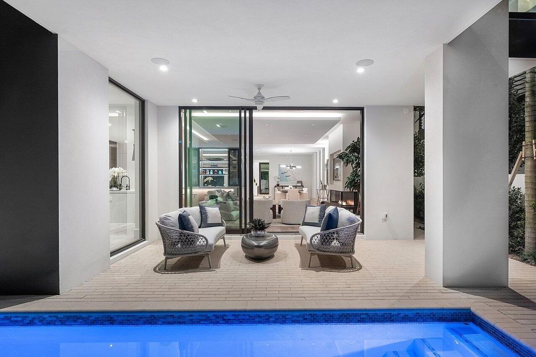 Active With Contract: $4,550,000 (4 beds, 4 baths, 4586 Square Feet)