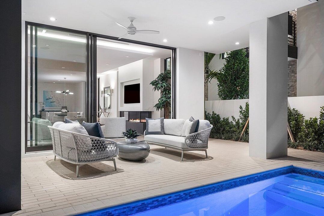 Active With Contract: $4,550,000 (4 beds, 4 baths, 4586 Square Feet)