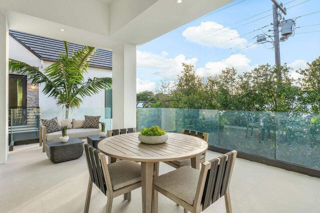 Active With Contract: $4,550,000 (4 beds, 4 baths, 4586 Square Feet)