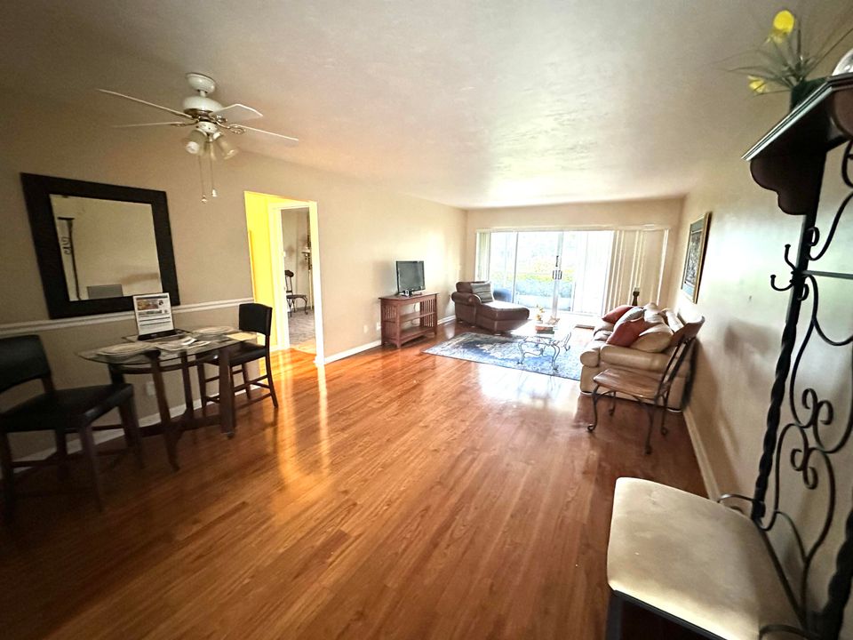 Activo con contrato: $248,000 (2 camas, 2 baños, 886 Pies cuadrados)