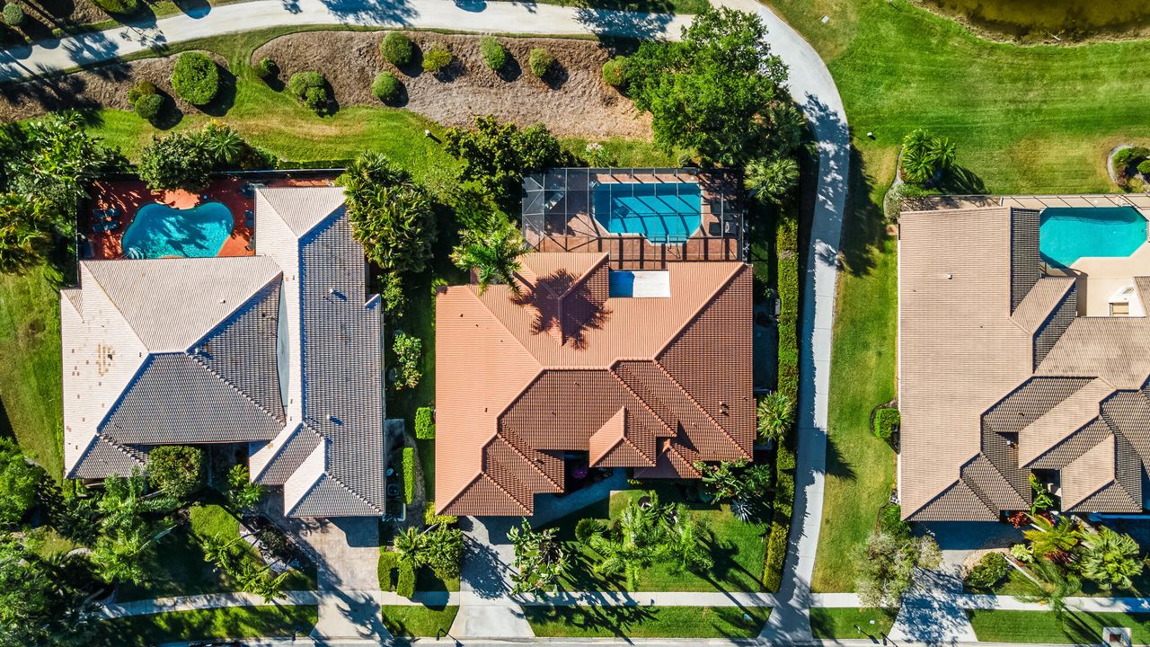 合同活跃: $1,299,000 (4 贝兹, 3 浴室, 3416 平方英尺)