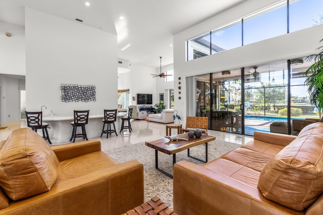 合同活跃: $1,299,000 (4 贝兹, 3 浴室, 3416 平方英尺)