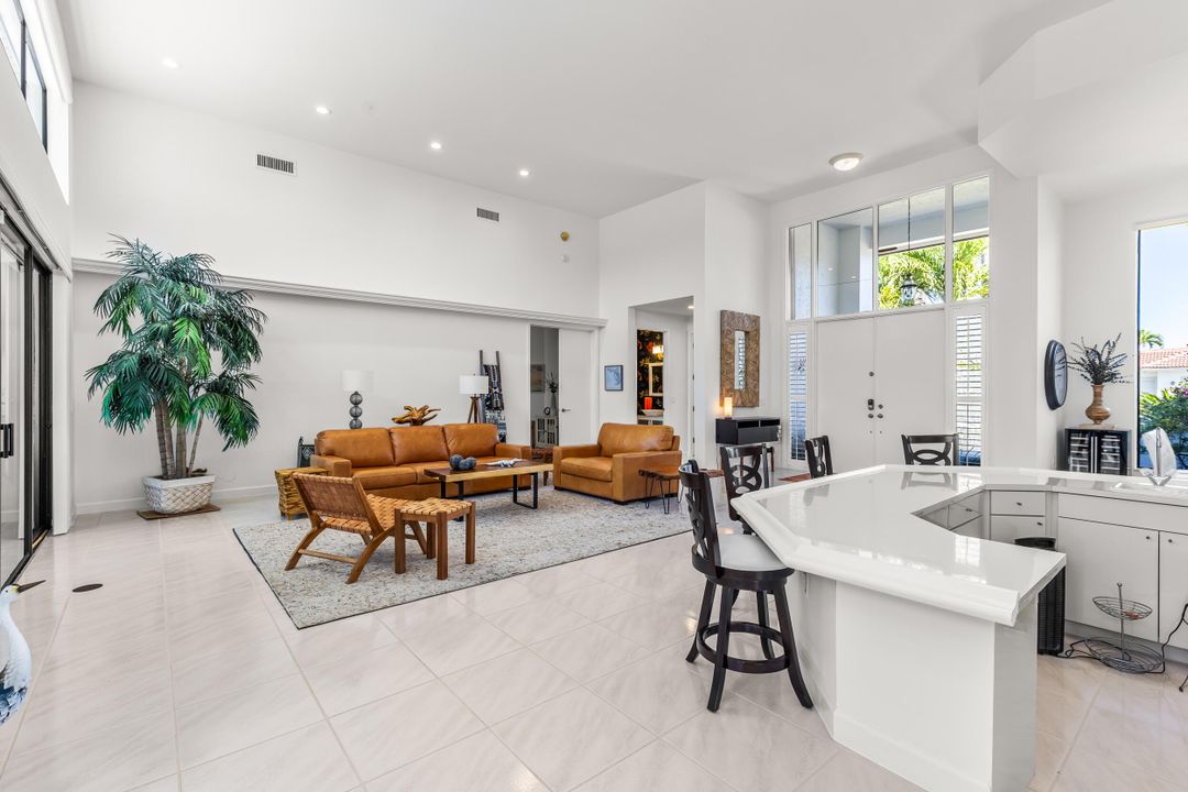 合同活跃: $1,299,000 (4 贝兹, 3 浴室, 3416 平方英尺)