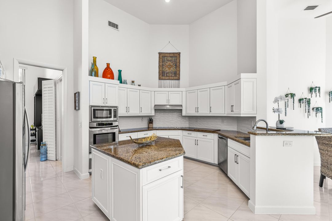 合同活跃: $1,299,000 (4 贝兹, 3 浴室, 3416 平方英尺)