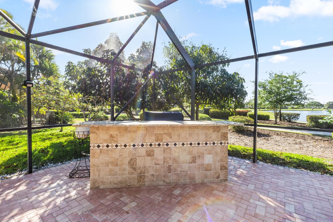 合同活跃: $1,299,000 (4 贝兹, 3 浴室, 3416 平方英尺)