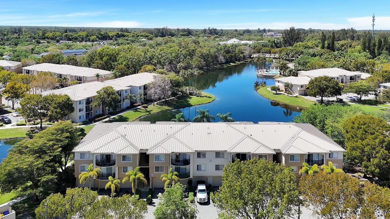 合同活跃: $299,500 (2 贝兹, 2 浴室, 1075 平方英尺)