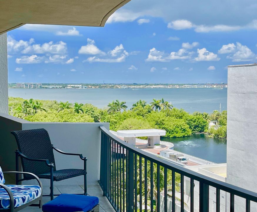 合同活跃: $7,500 (2 贝兹, 2 浴室, 1210 平方英尺)