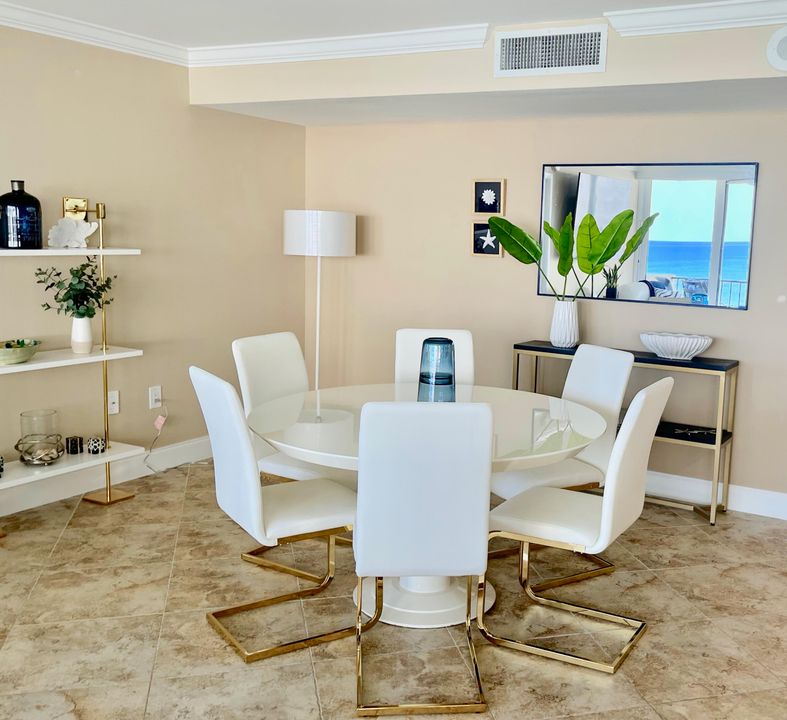 合同活跃: $7,500 (2 贝兹, 2 浴室, 1210 平方英尺)