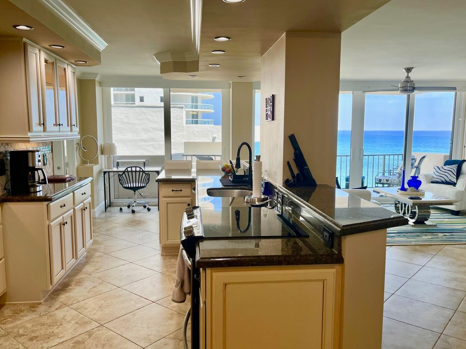 合同活跃: $7,500 (2 贝兹, 2 浴室, 1210 平方英尺)