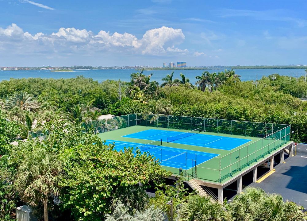 合同活跃: $7,500 (2 贝兹, 2 浴室, 1210 平方英尺)