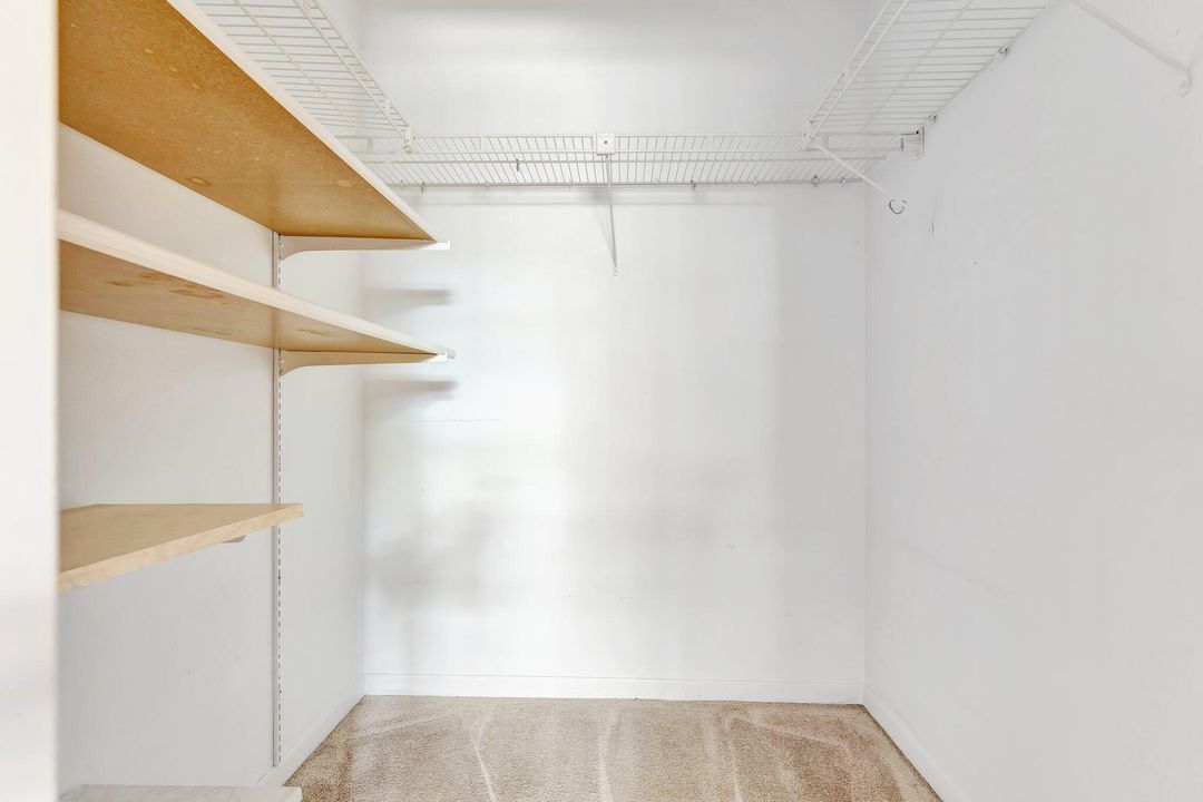 Activo con contrato: $65,000 (2 camas, 2 baños, 1070 Pies cuadrados)