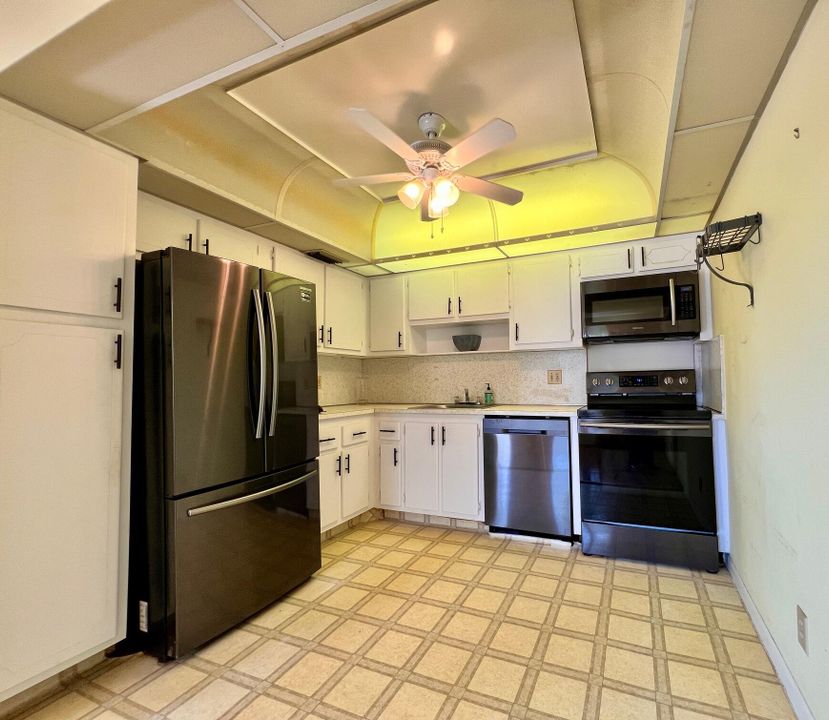 Под контрактом: $100,000 (2 спален, 2 ванн, 1062 Квадратных фут)