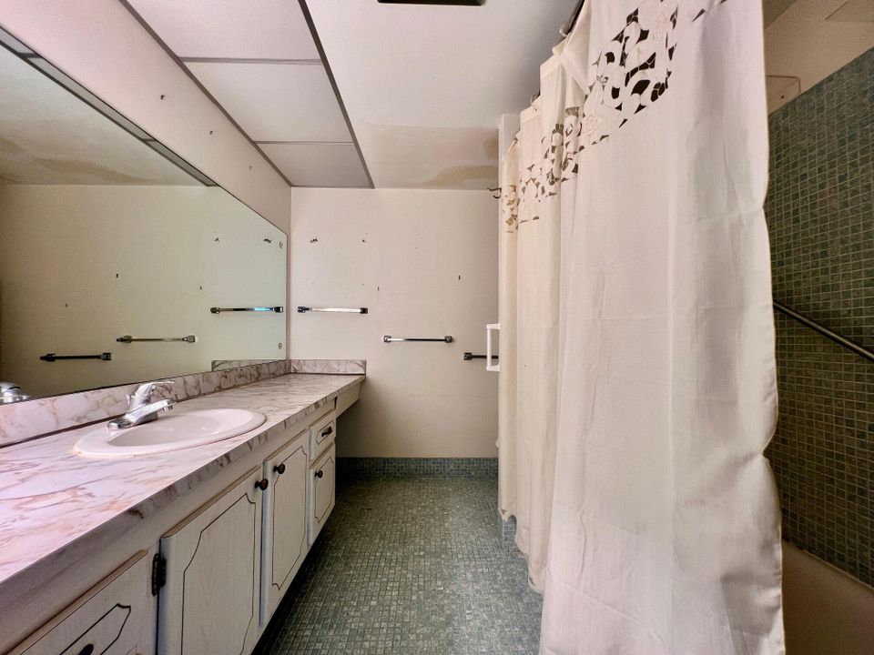 Под контрактом: $100,000 (2 спален, 2 ванн, 1062 Квадратных фут)