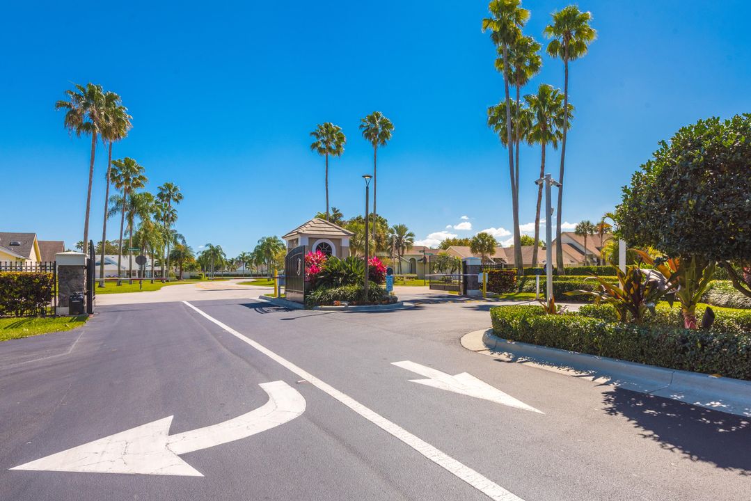 Active With Contract: $560,000 (3 beds, 2 baths, 1948 Square Feet)