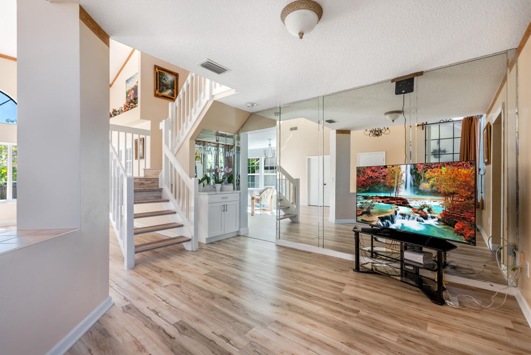 Active With Contract: $560,000 (3 beds, 2 baths, 1948 Square Feet)