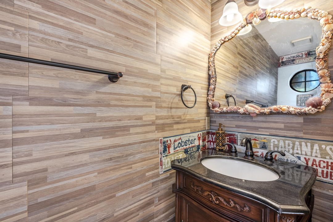 Active With Contract: $560,000 (3 beds, 2 baths, 1948 Square Feet)