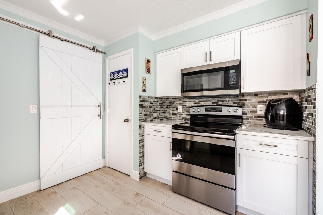 Active With Contract: $560,000 (3 beds, 2 baths, 1948 Square Feet)