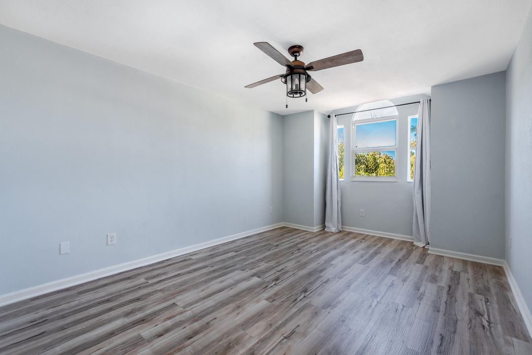 Active With Contract: $560,000 (3 beds, 2 baths, 1948 Square Feet)