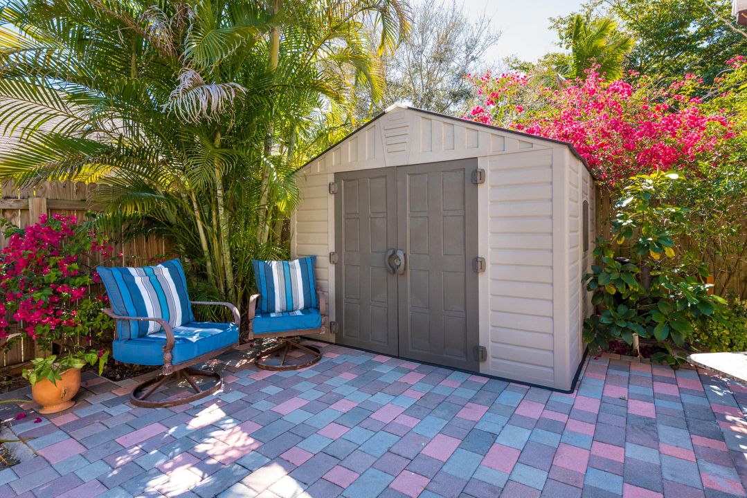 Active With Contract: $560,000 (3 beds, 2 baths, 1948 Square Feet)