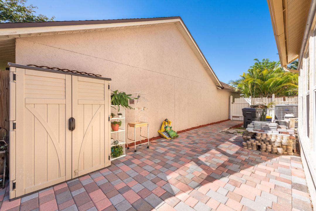 Active With Contract: $560,000 (3 beds, 2 baths, 1948 Square Feet)