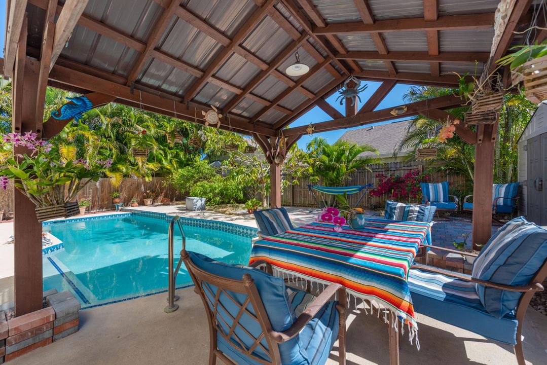 Active With Contract: $560,000 (3 beds, 2 baths, 1948 Square Feet)