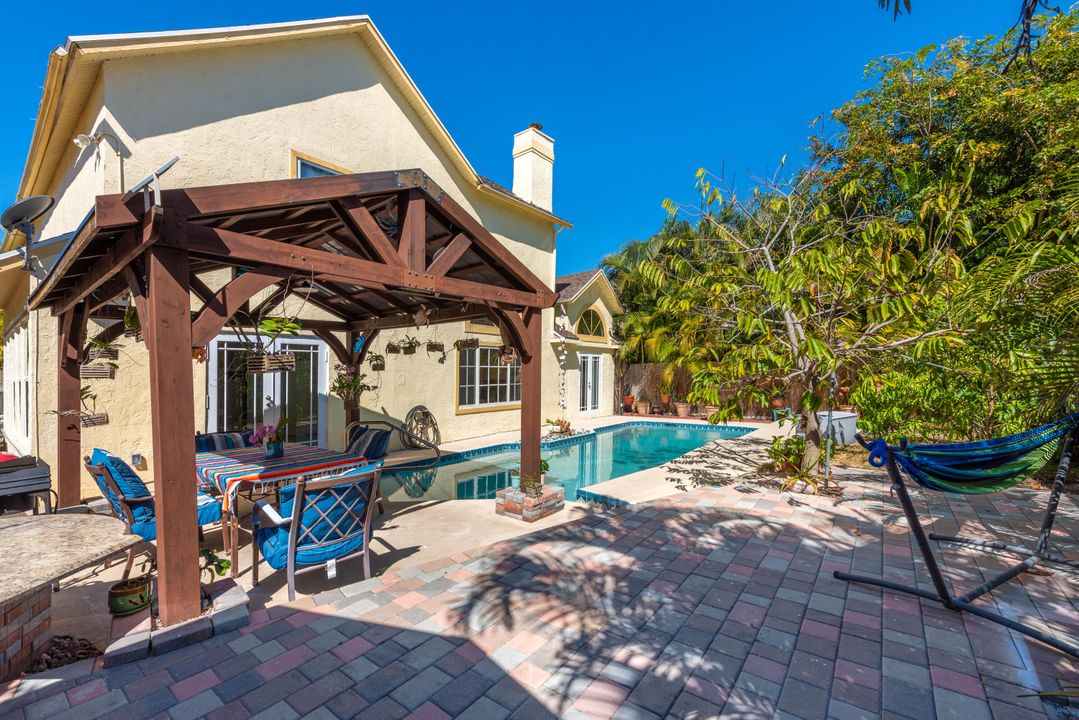 Active With Contract: $560,000 (3 beds, 2 baths, 1948 Square Feet)