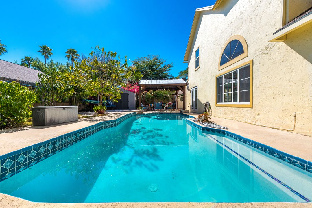 Active With Contract: $560,000 (3 beds, 2 baths, 1948 Square Feet)