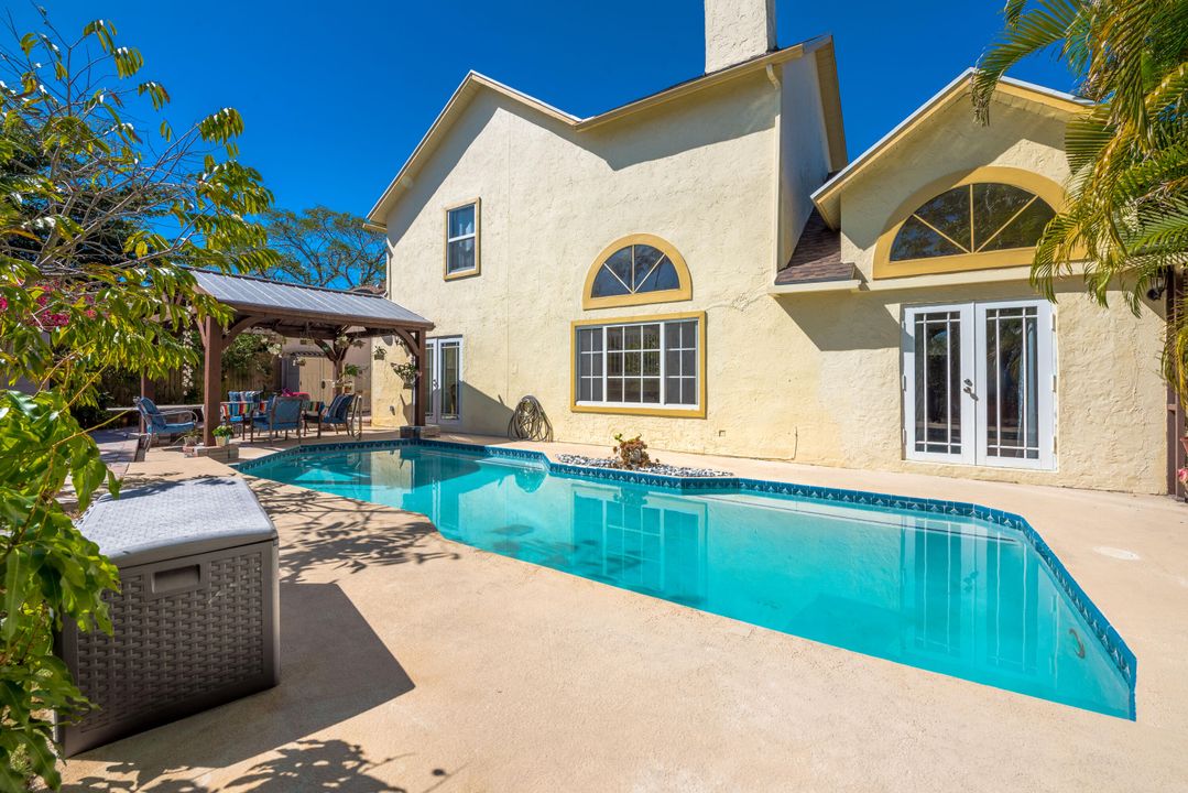 Active With Contract: $560,000 (3 beds, 2 baths, 1948 Square Feet)