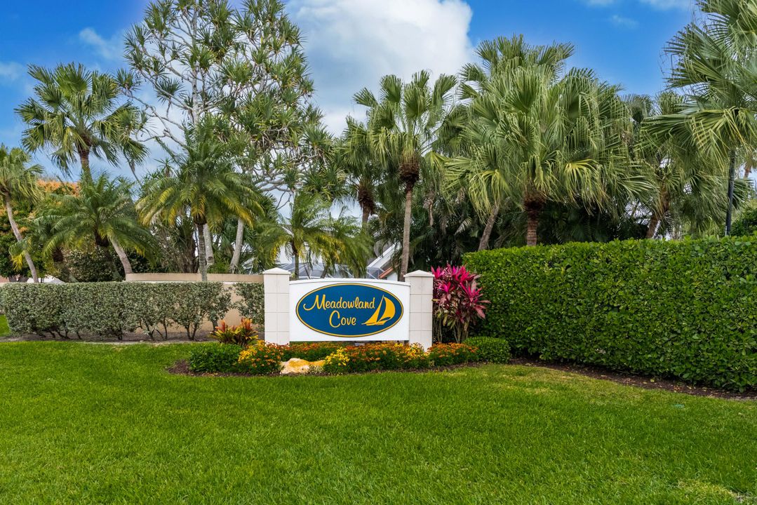 Active With Contract: $560,000 (3 beds, 2 baths, 1948 Square Feet)