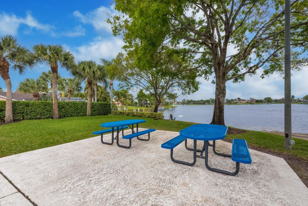 Active With Contract: $560,000 (3 beds, 2 baths, 1948 Square Feet)