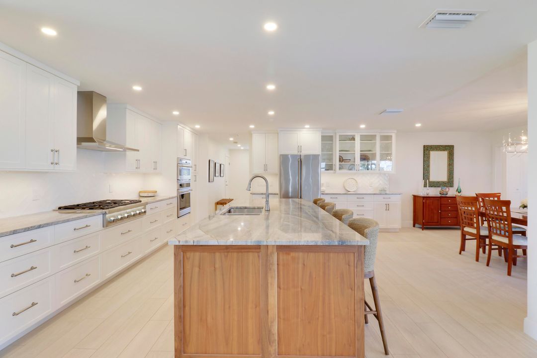 For Sale: $2,299,000 (4 beds, 2 baths, 2545 Square Feet)