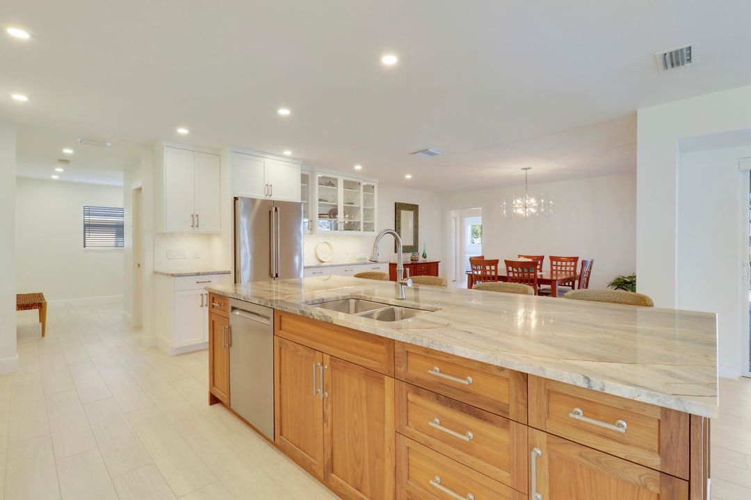 For Sale: $2,299,000 (4 beds, 2 baths, 2545 Square Feet)