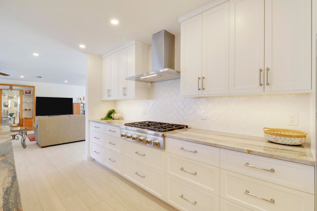 For Sale: $2,299,000 (4 beds, 2 baths, 2545 Square Feet)