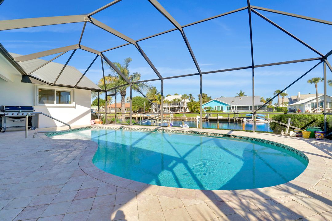 For Sale: $2,299,000 (4 beds, 2 baths, 2545 Square Feet)