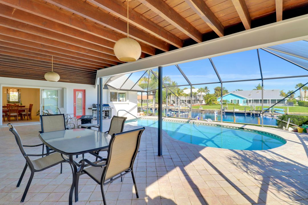 For Sale: $2,299,000 (4 beds, 2 baths, 2545 Square Feet)