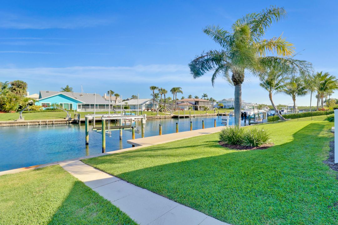 For Sale: $2,299,000 (4 beds, 2 baths, 2545 Square Feet)