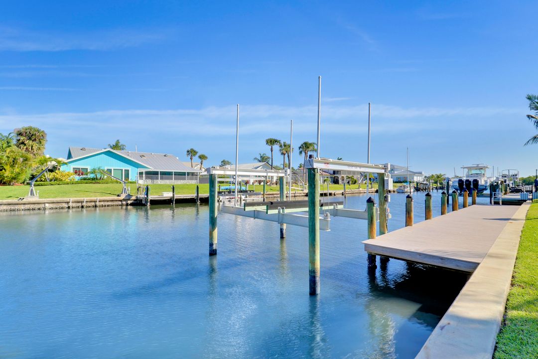 For Sale: $2,299,000 (4 beds, 2 baths, 2545 Square Feet)