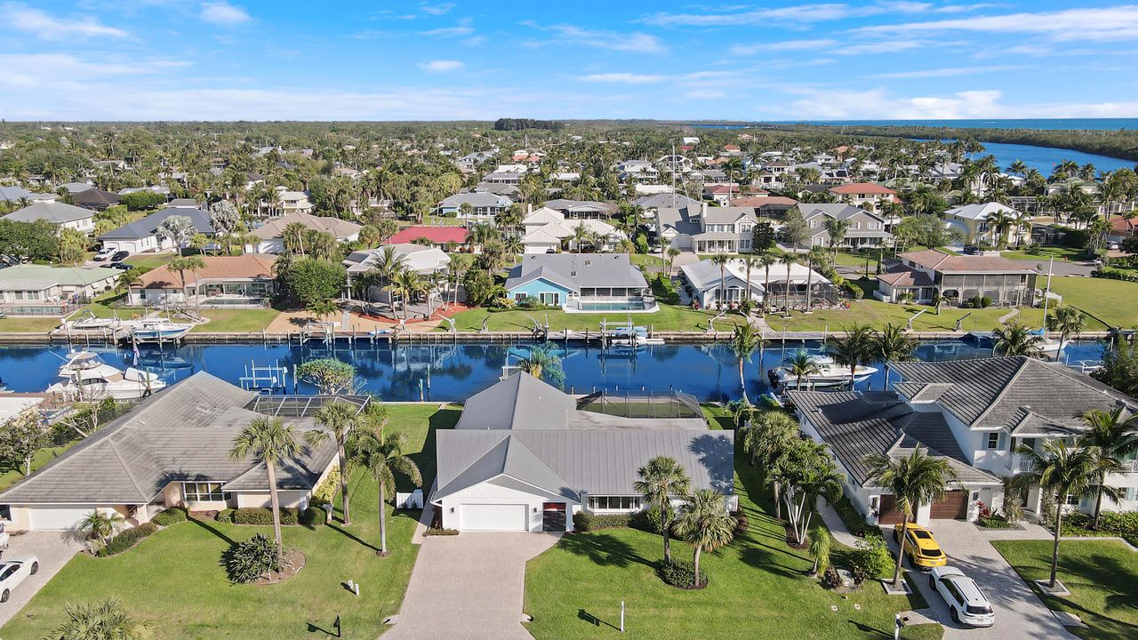 For Sale: $2,299,000 (4 beds, 2 baths, 2545 Square Feet)