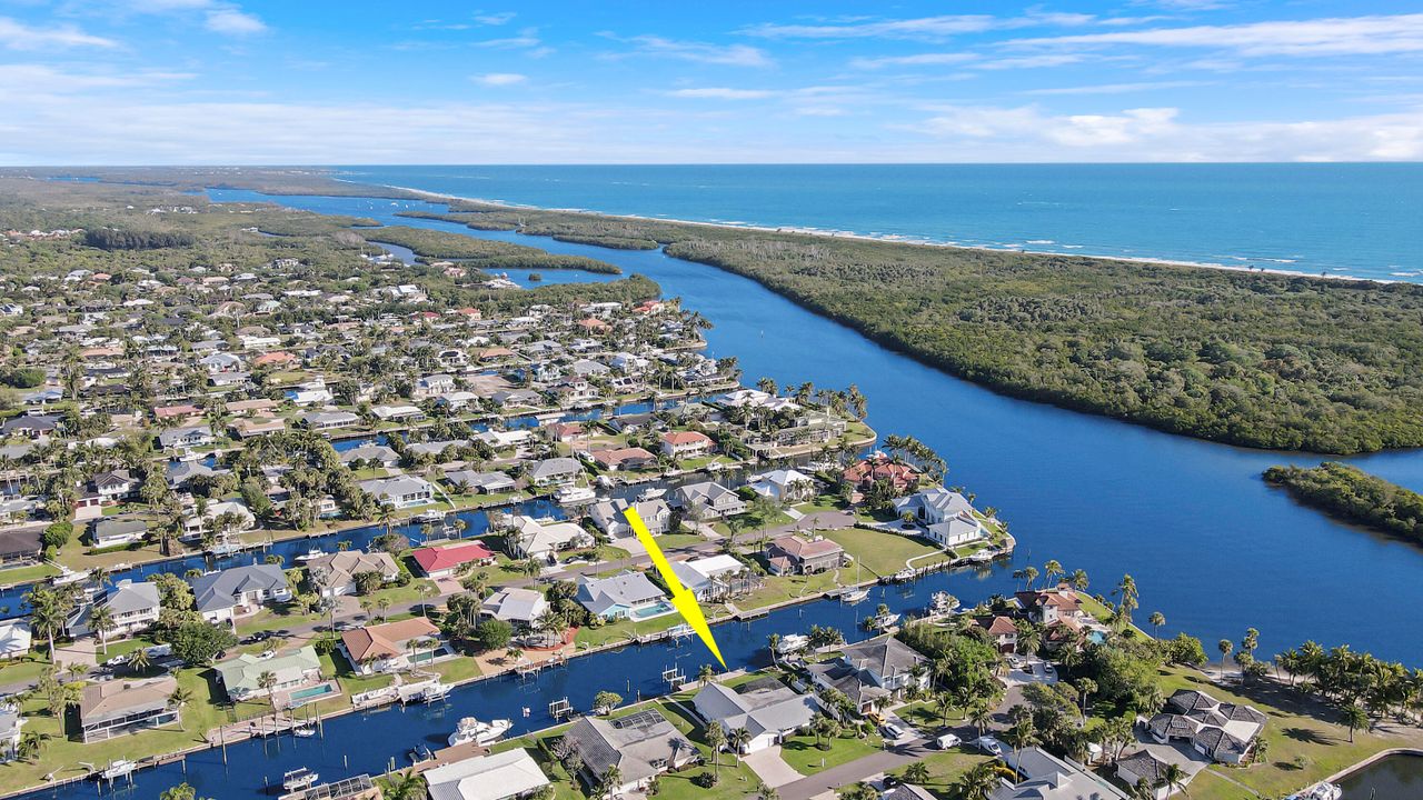 For Sale: $2,299,000 (4 beds, 2 baths, 2545 Square Feet)