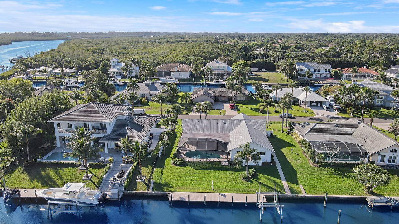 For Sale: $2,299,000 (4 beds, 2 baths, 2545 Square Feet)