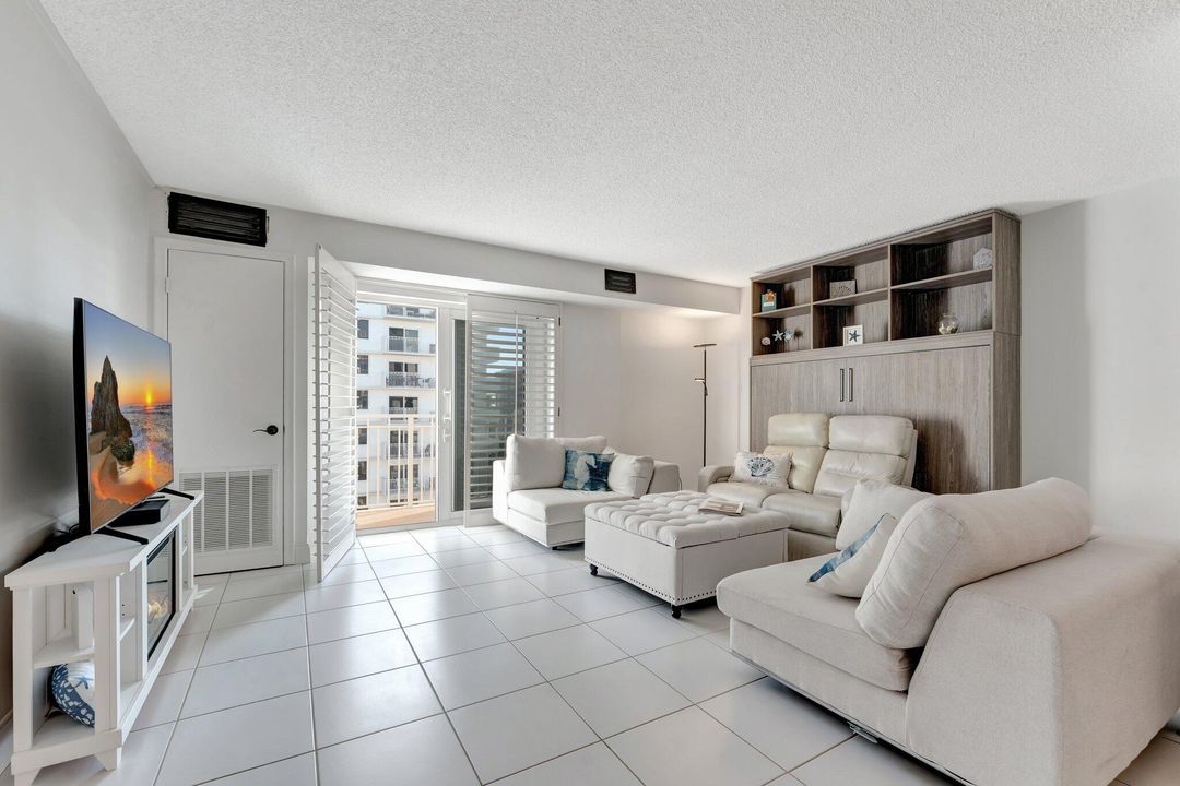 For Sale: $460,000 (1 beds, 1 baths, 900 Square Feet)