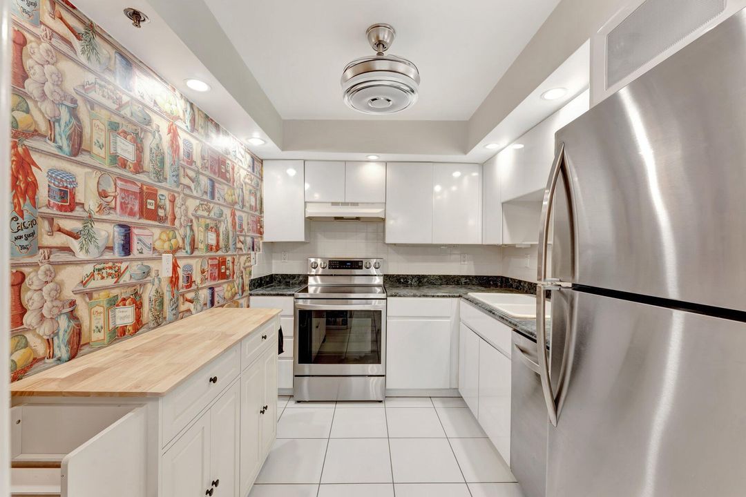 For Sale: $460,000 (1 beds, 1 baths, 900 Square Feet)